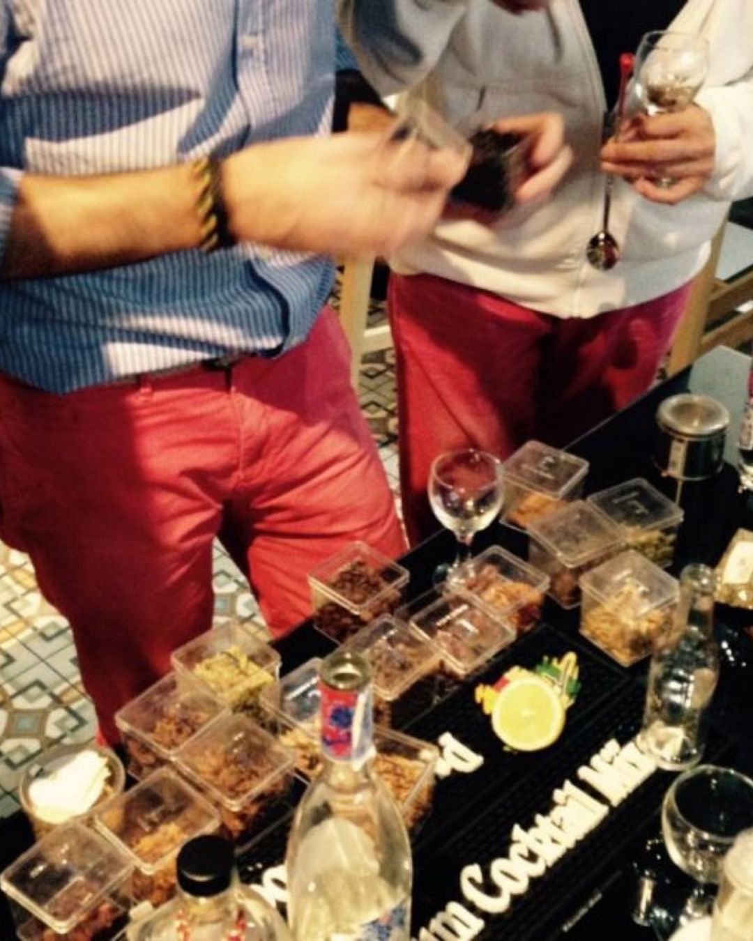 Botánicos cata gin-tonics chicas Salou